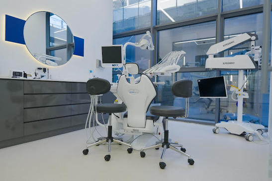 Slider image (3) Can Ozbilgen Advanced & Aesthetic Dentistry